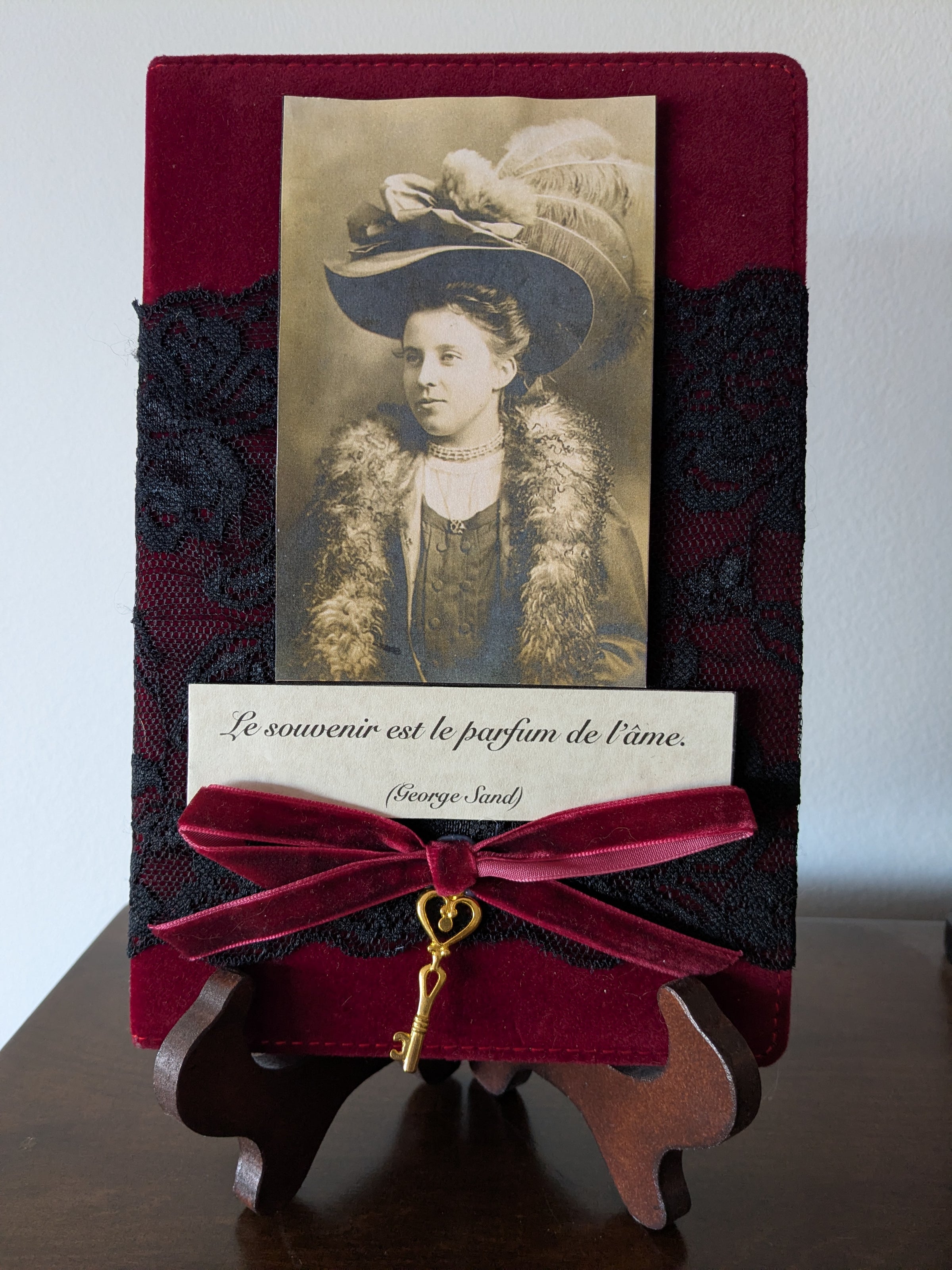 Album-bijoux "La dame au boa"