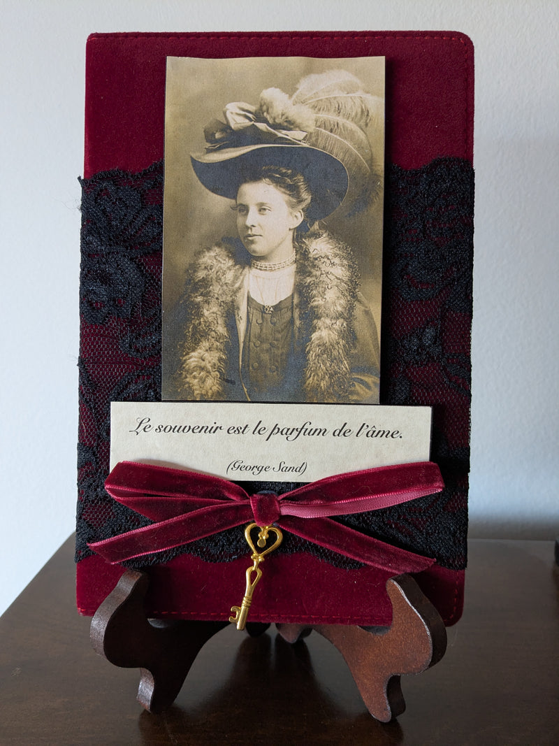 Album-bijoux "La dame au boa"