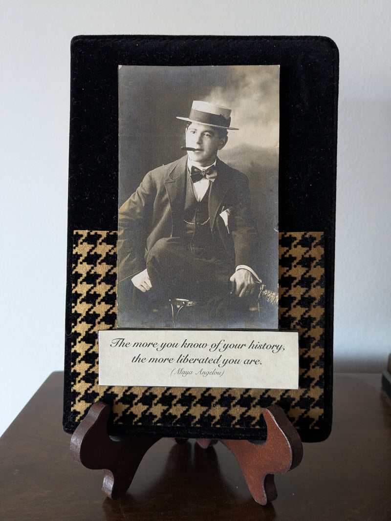 Album-bijoux "Homme au chapeau de paille"